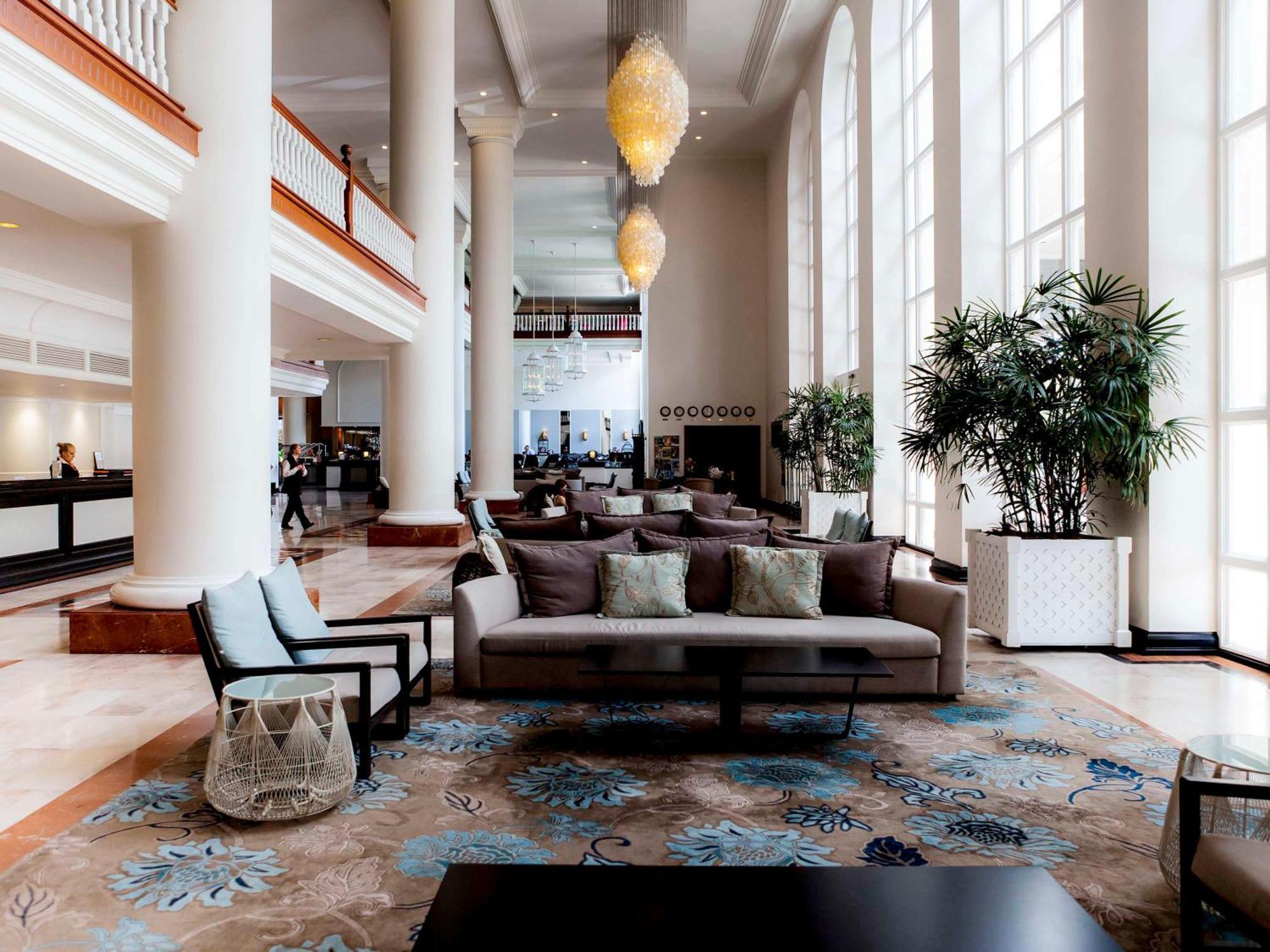 Готель Pullman Cairns International Екстер'єр фото The lobby of the hotel