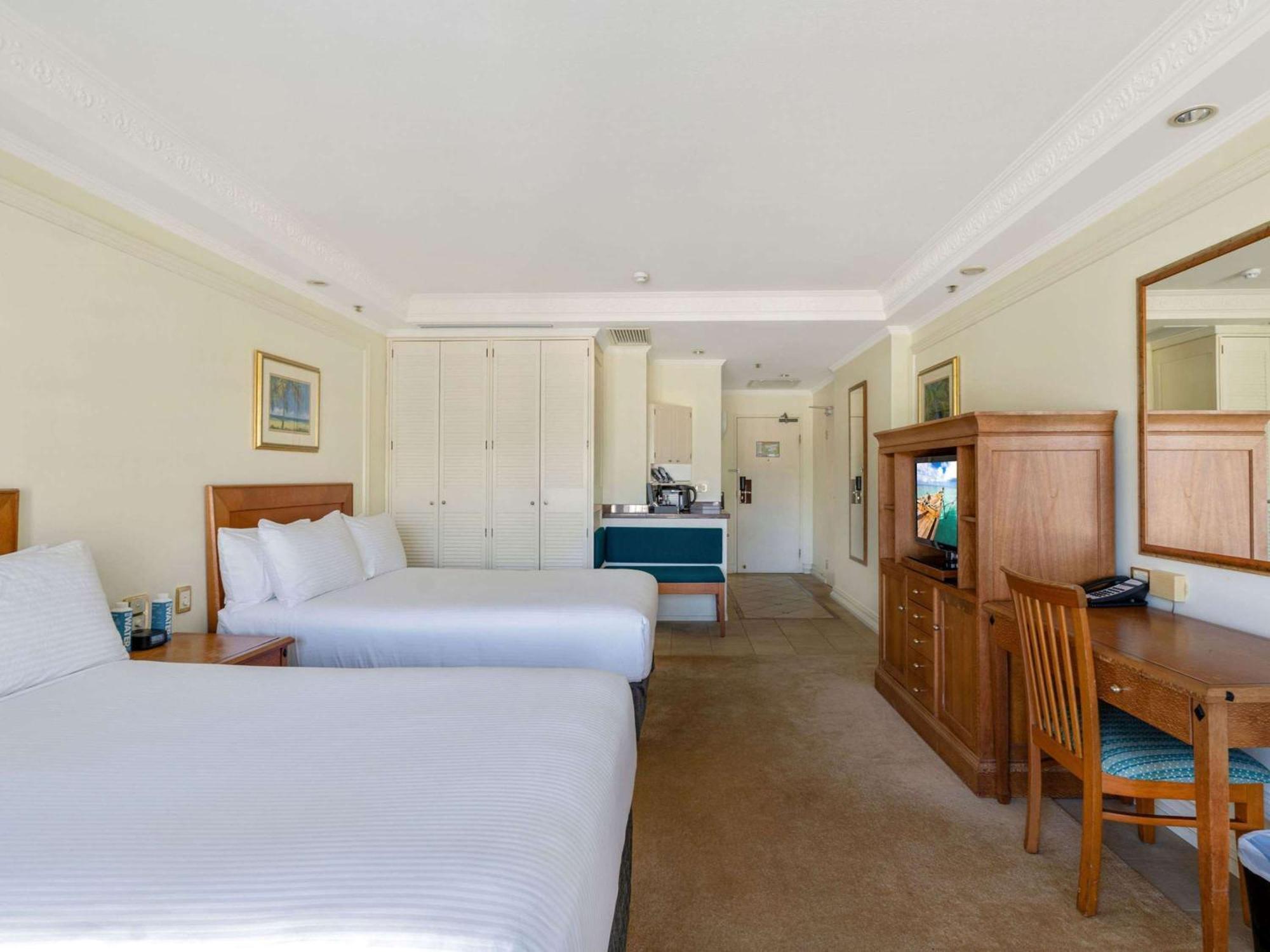 Готель Pullman Cairns International Екстер'єр фото A room at the hotel