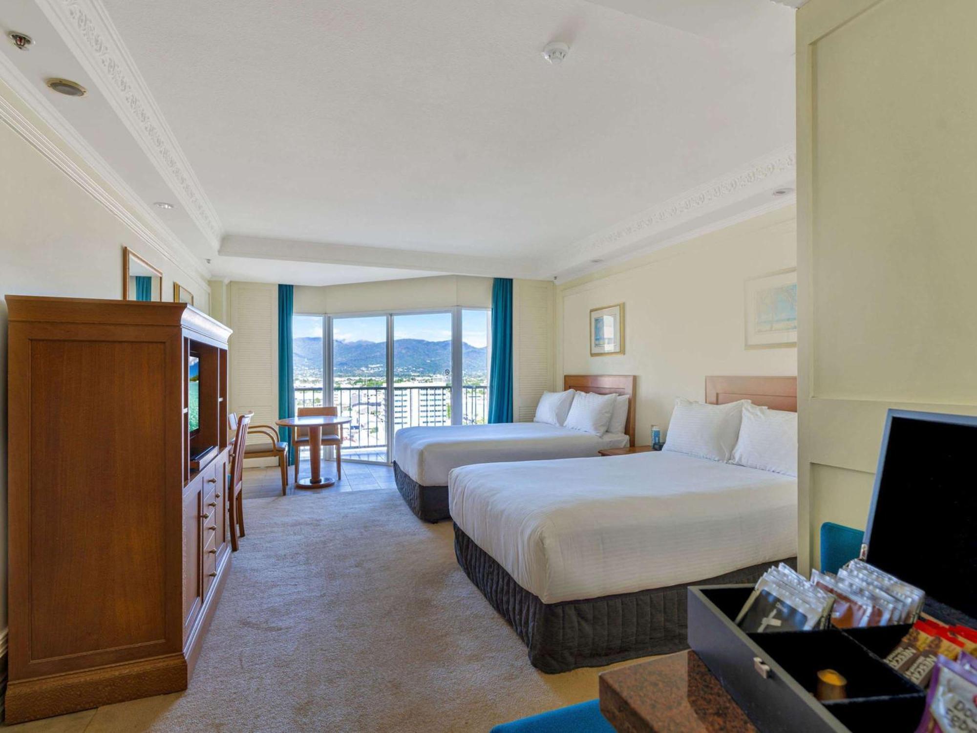 Готель Pullman Cairns International Екстер'єр фото A room at the Hilton Sydney