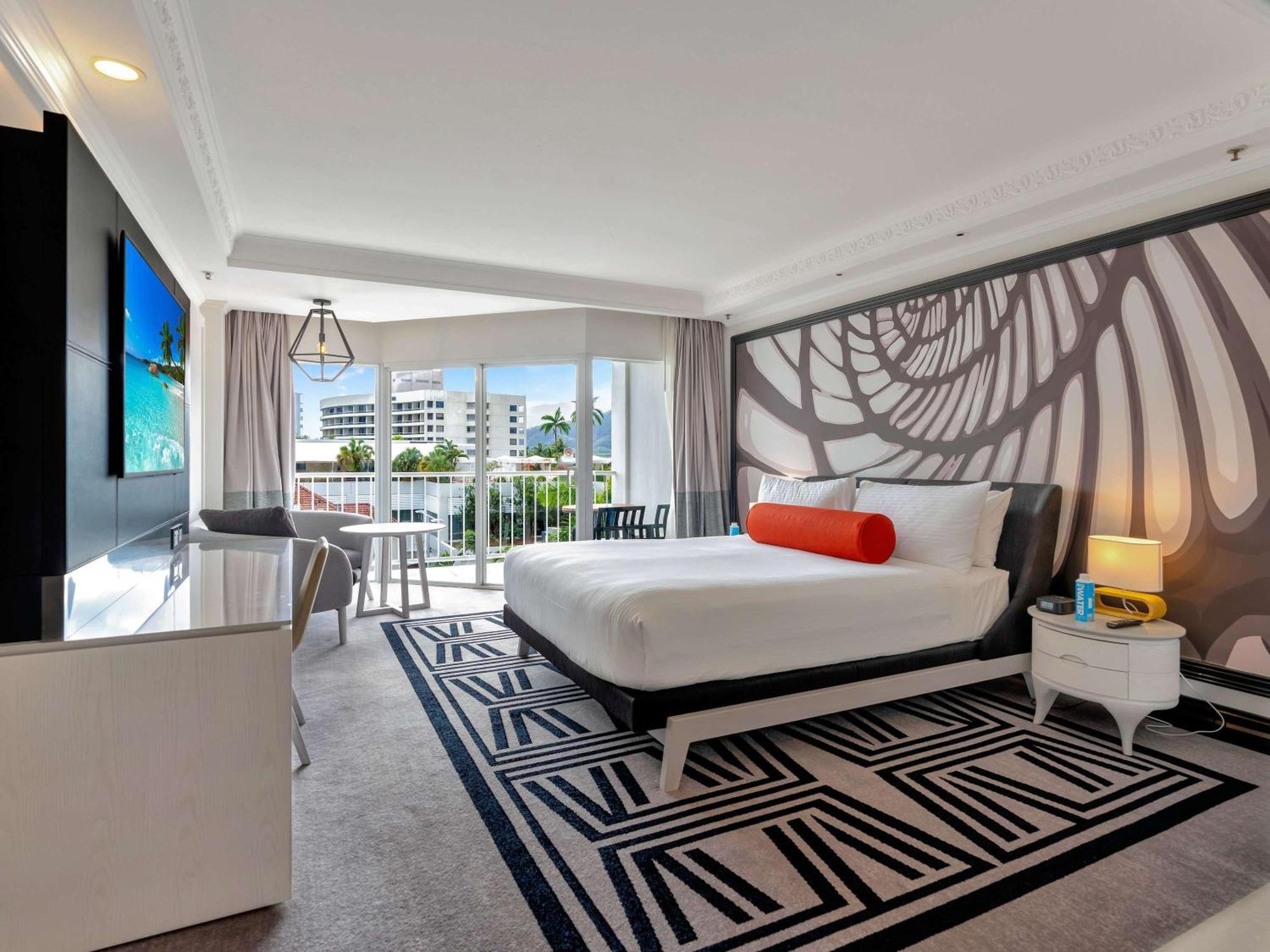 Готель Pullman Cairns International Екстер'єр фото A guest room at the SLS Lux