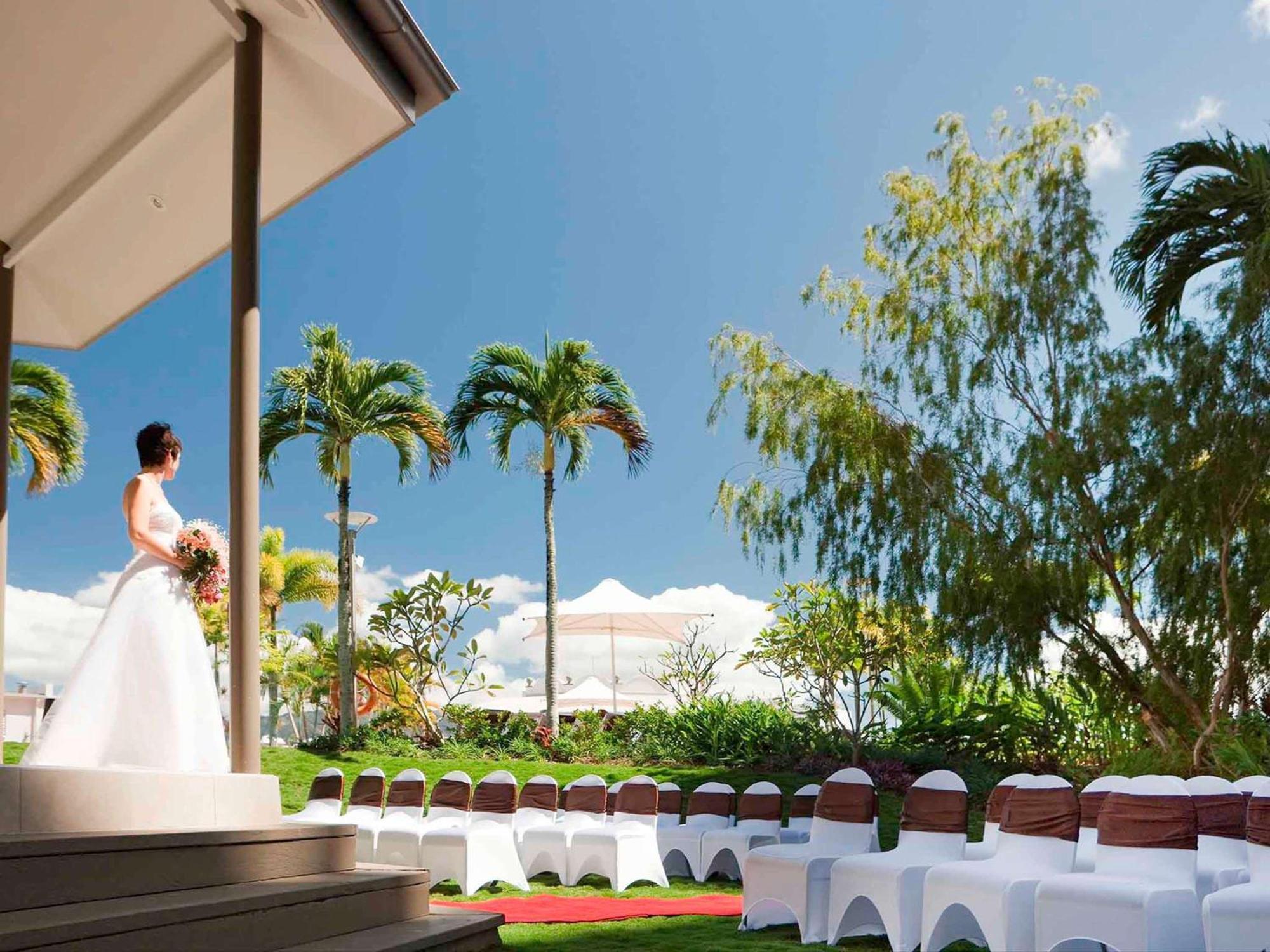 Готель Pullman Cairns International Екстер'єр фото Wedding at the Royal Botanic Gardens, Victoria