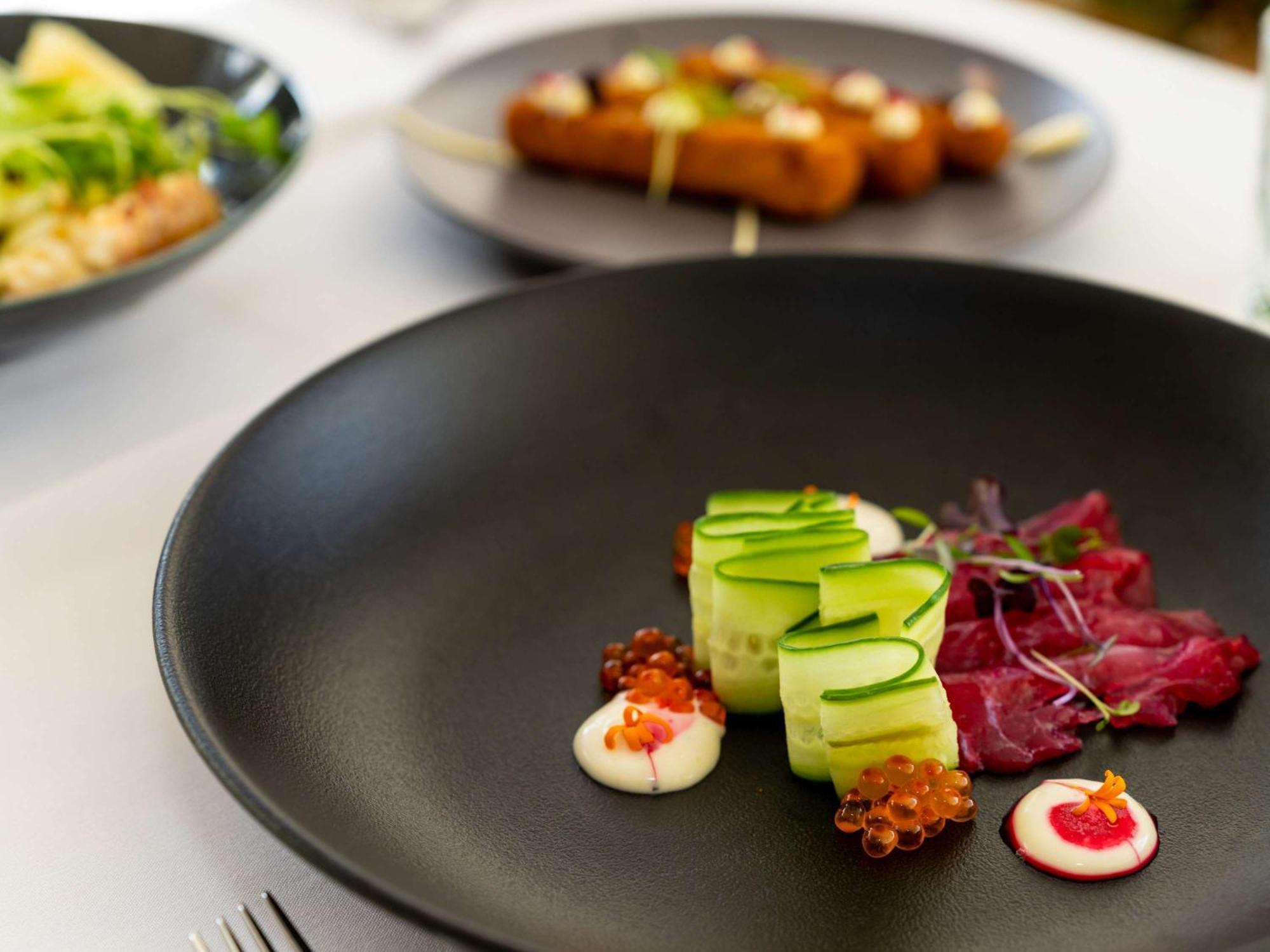 Готель Pullman Cairns International Екстер'єр фото A plate of food at the restaurant