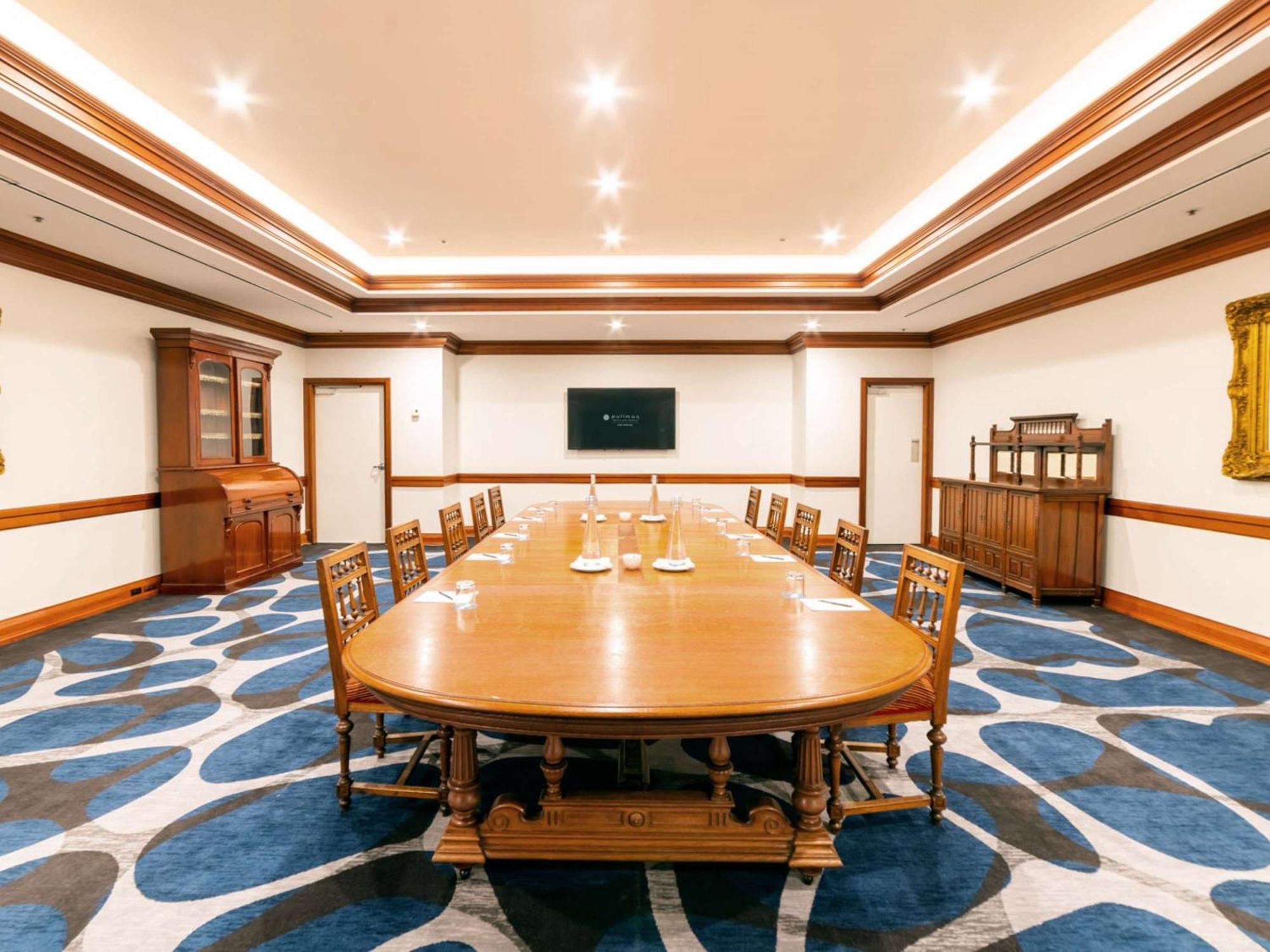 Готель Pullman Cairns International Екстер'єр фото The boardroom of the Royal Thai Navy SEALs
