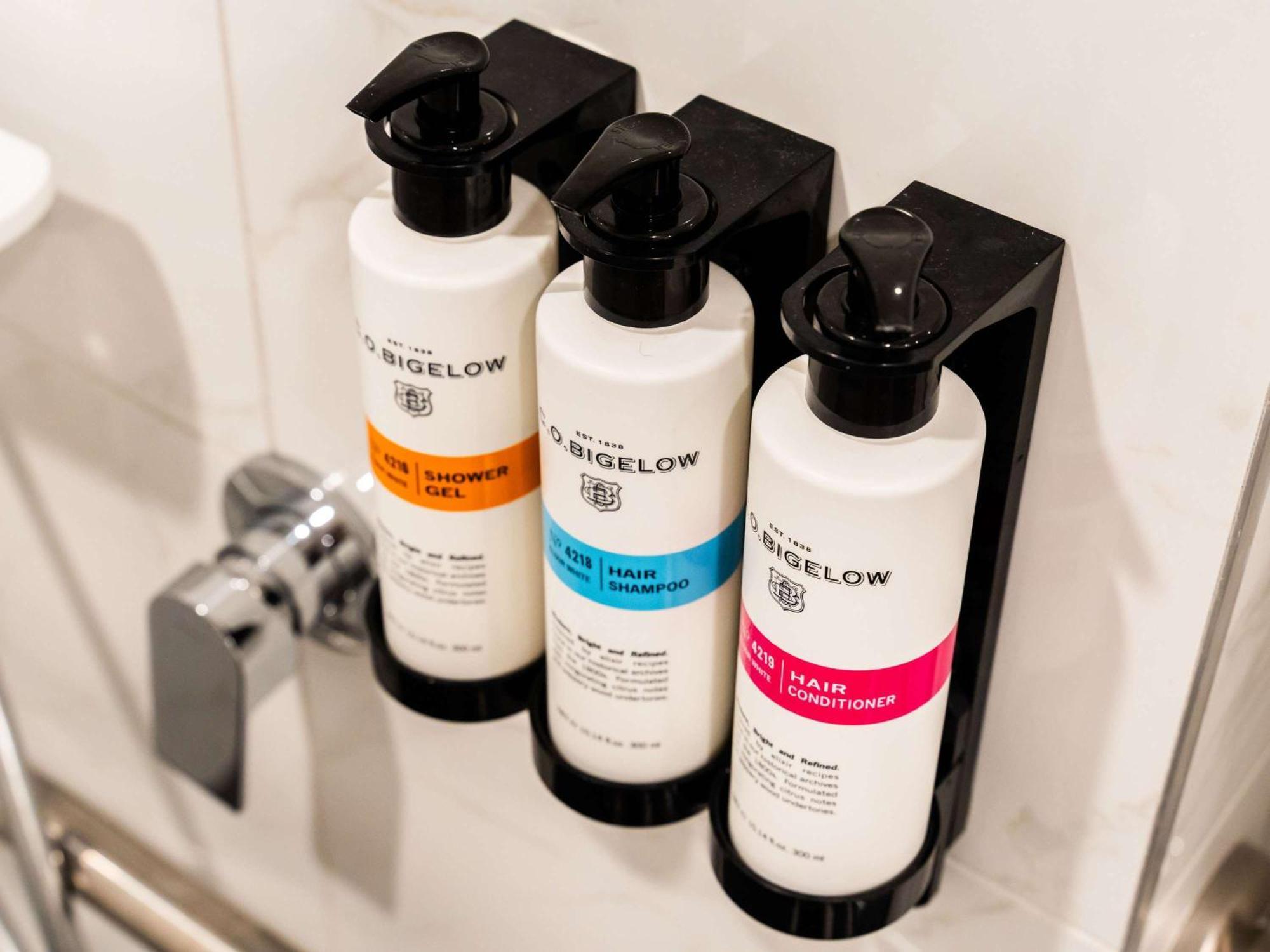 Готель Pullman Cairns International Екстер'єр фото Shower gel, shampoo and conditioner