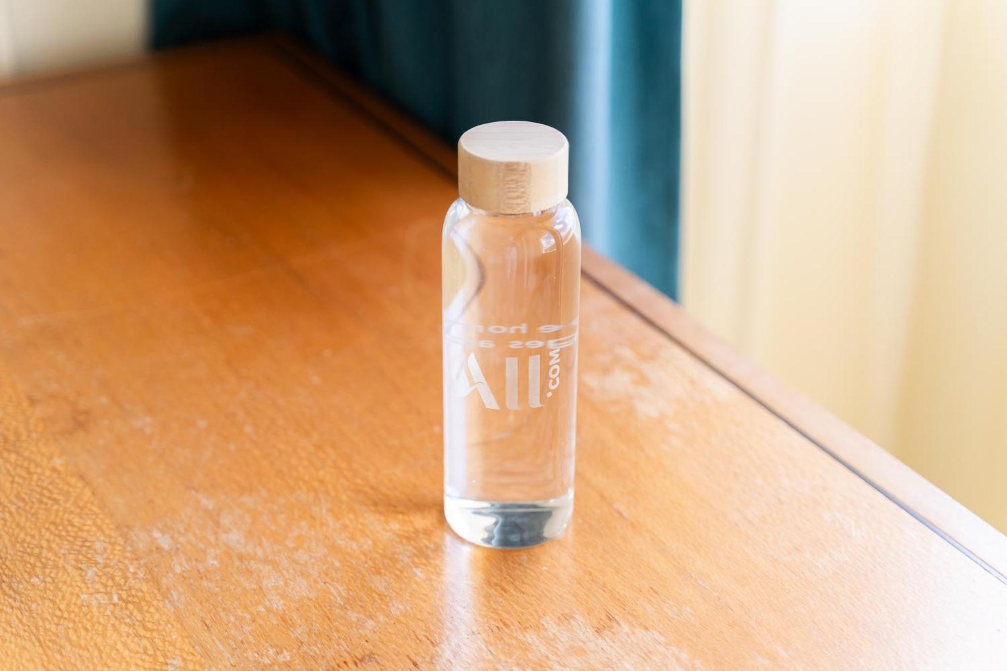 Готель Pullman Cairns International Екстер'єр фото A bottle of water